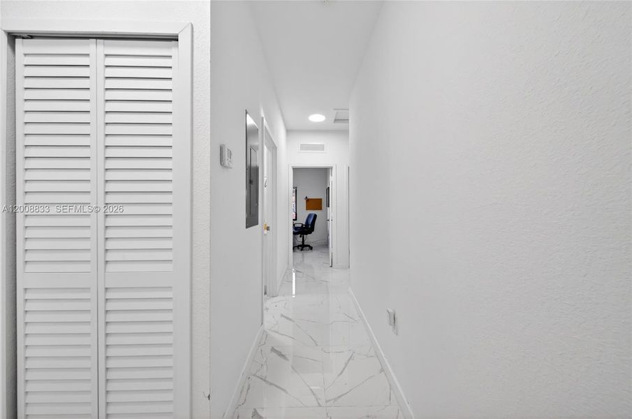 Spacious, unfurnished interior of a new home in , Miami (Image 24).