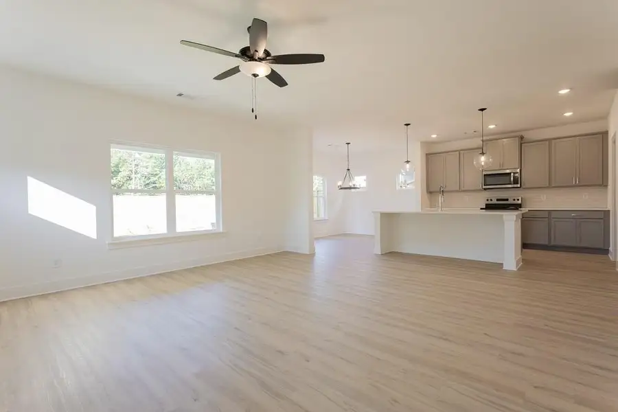 Spacious, unfurnished interior of a new home in , Buford (Image 10).