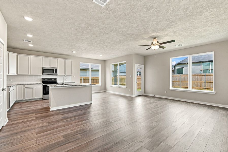 Spacious, unfurnished interior of a new home in Gourd Creek, Bryan (Image 6).