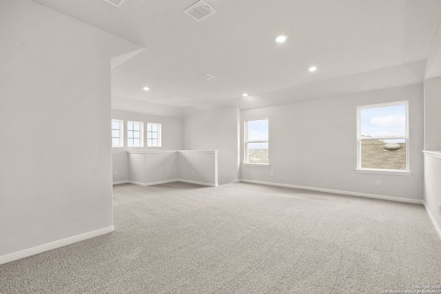 Spacious, unfurnished interior of a new home in Cinco Lakes, San Antonio (Image 12).