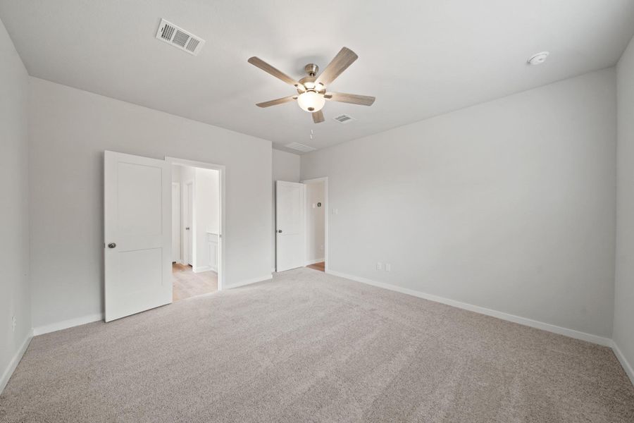 Spacious, unfurnished interior of a new home in Russell Ranch, Bay City (Image 22).