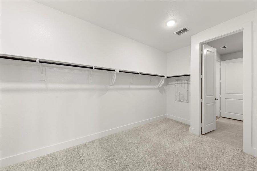 24. 7253 Camilla - Closet