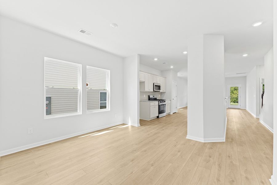 Spacious, unfurnished interior of a new home in Mayfair Village, Spartanburg (Image 11).