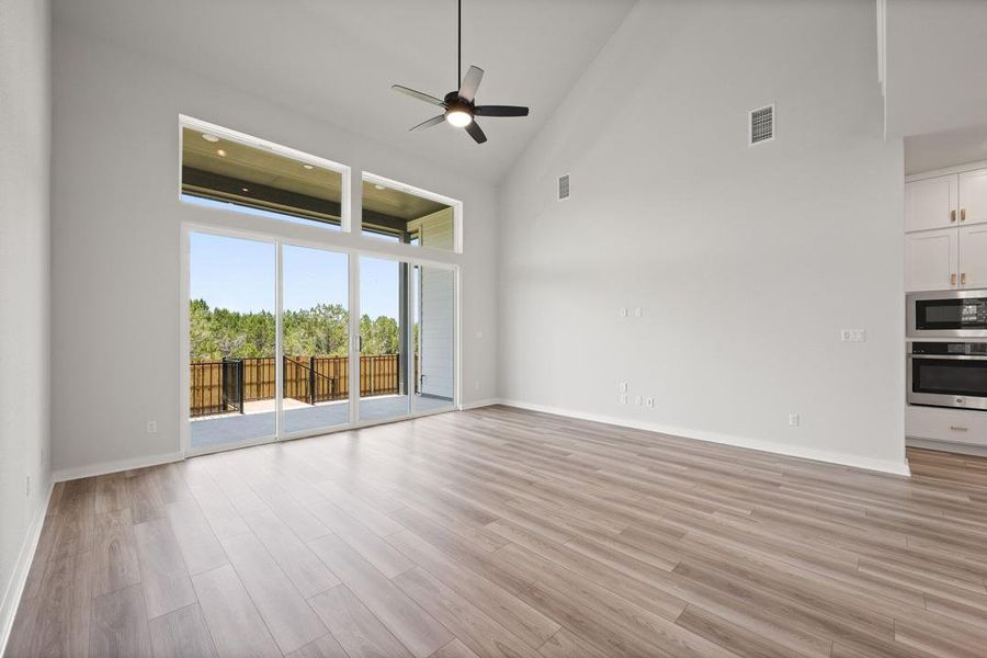 Spacious, unfurnished interior of a new home in Heritage, Dripping Springs (Image 31).