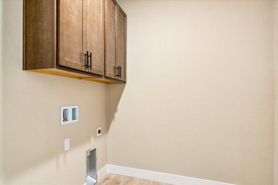 Spacious, unfurnished interior of a new home in The Glen-12, Colorado Springs (Image 21).