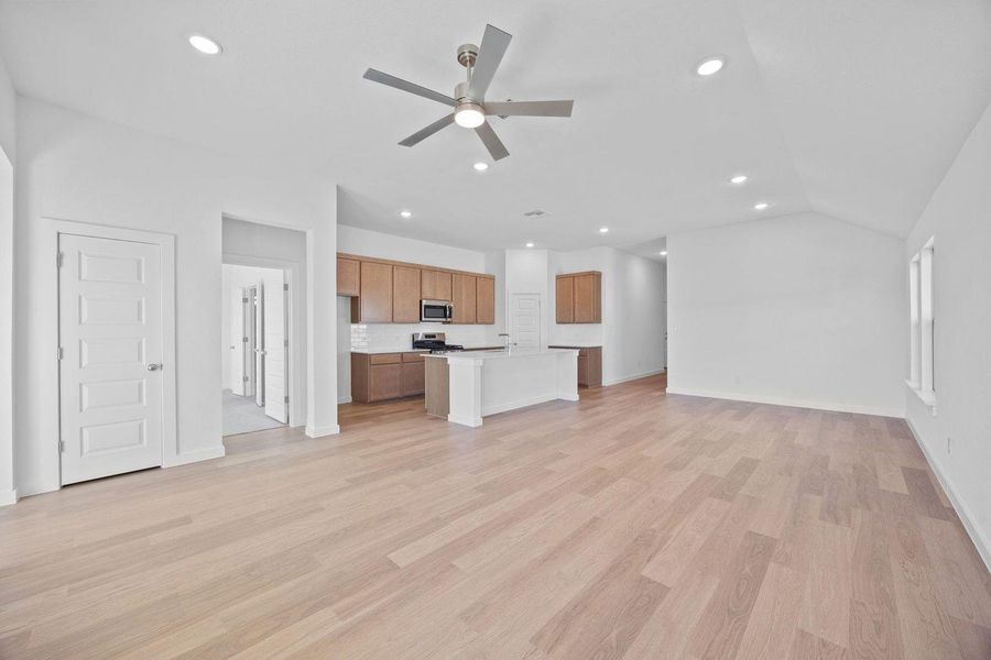 Spacious, unfurnished interior of a new home in Prairie Winds, Hutto (Image 12).
