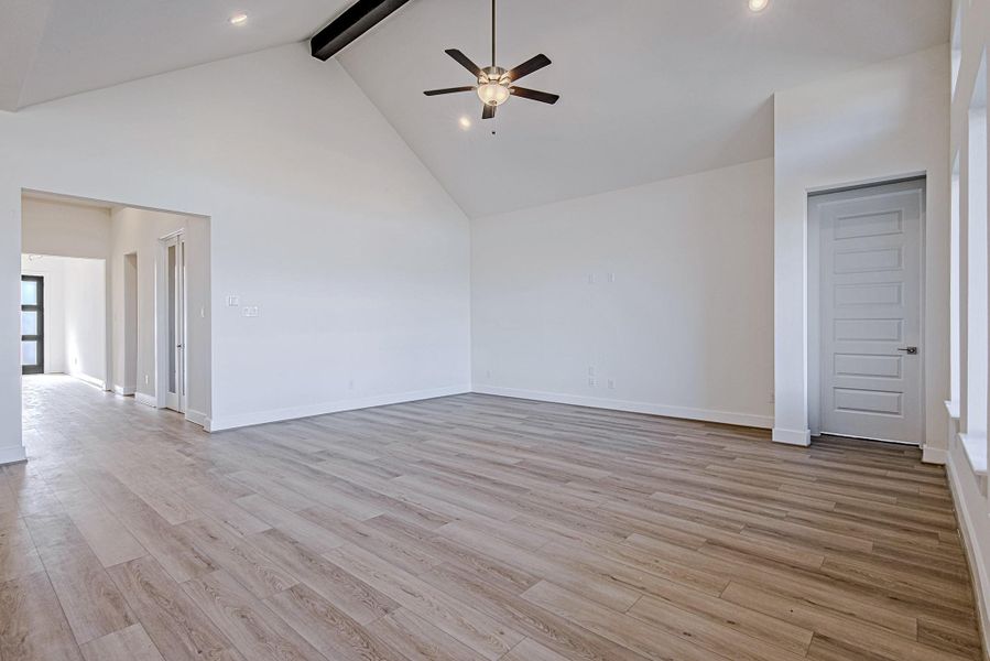 Spacious, unfurnished interior of a new home in WaterStone, Montgomery (Image 9).