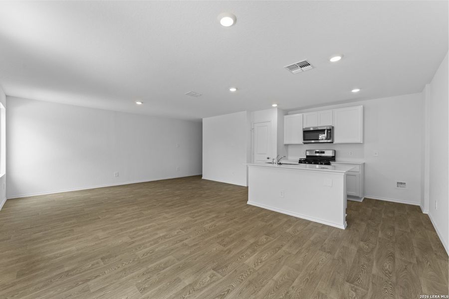 Spacious, unfurnished interior of a new home in Blue Ridge Ranch, San Antonio (Image 20). Spacious, unfurnished interior of a new home in Blue Ridge Ranch, San Antonio (Image 20).