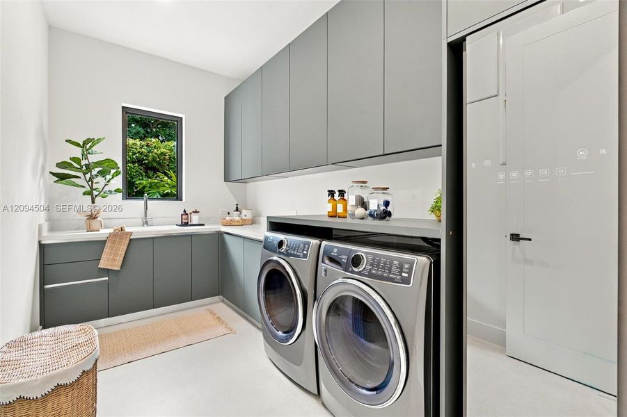 Furnished interior view inside a new home in , South Miami (Image 64).
