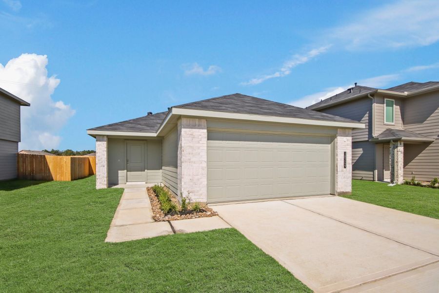 Exterior details and patio area of a home in Porters Mill, New Caney (Image 1).