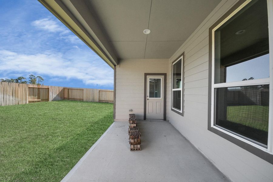Exterior details and patio area of a home in Champions Oak, Houston (Image 1). Exterior details and patio area of a home in Champions Oak, Houston (Image 1).