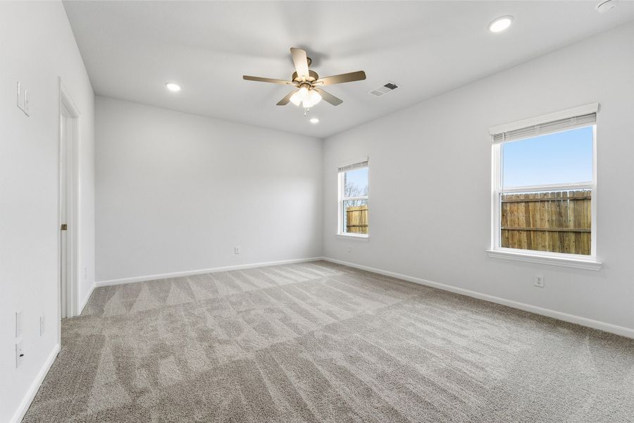 Spacious, unfurnished interior of a new home in Saddlebrook Estates, Waxahachie (Image 24).