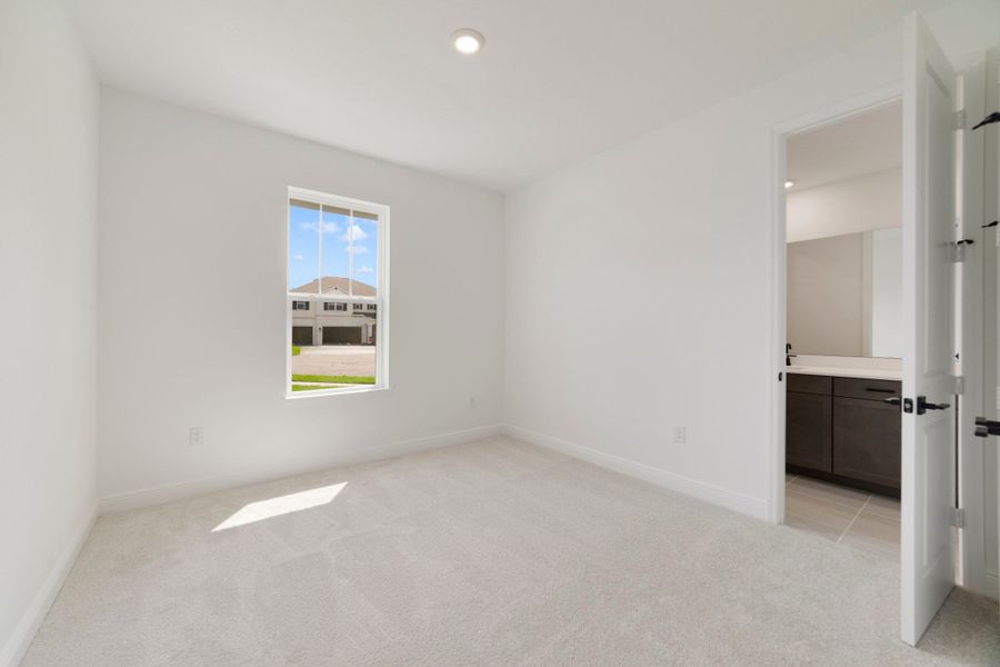 Spacious, unfurnished interior of a new home in Acuera Estates, Apopka (Image 22).