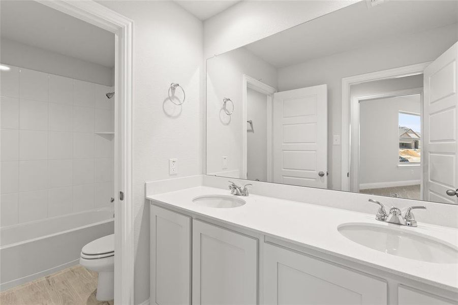 1083 Fleetwood Bathroom2