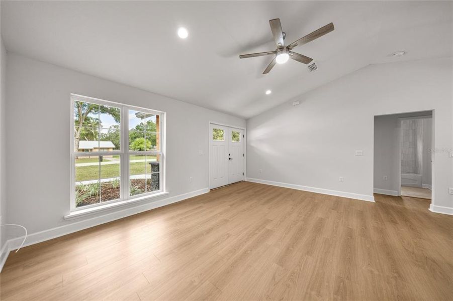 Spacious, unfurnished interior of a new home in , Ocala (Image 29).