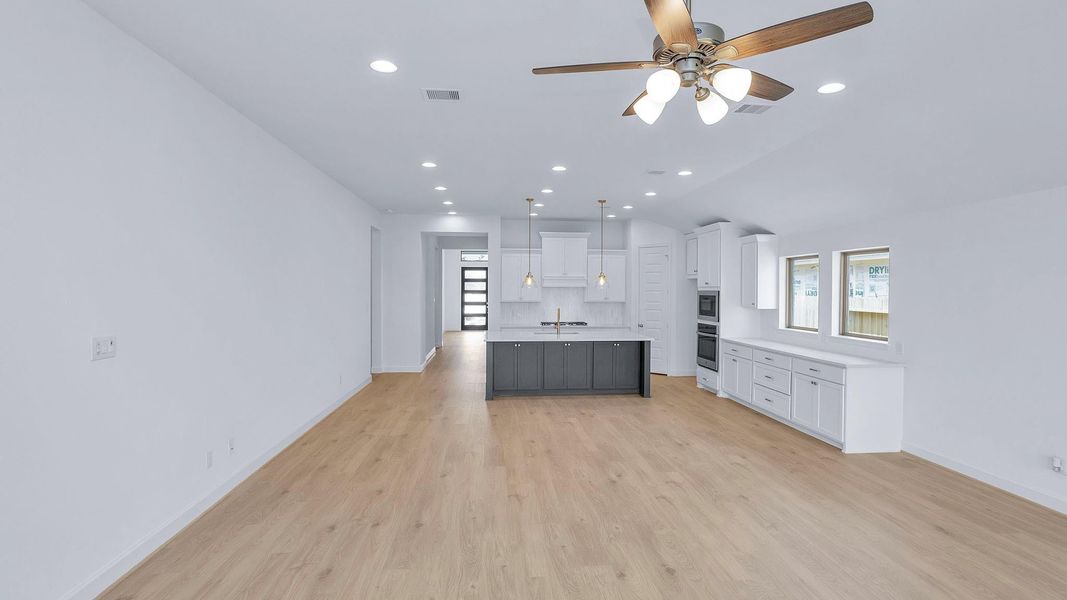 Spacious, unfurnished interior of a new home in Grand Central Park, Conroe (Image 13).