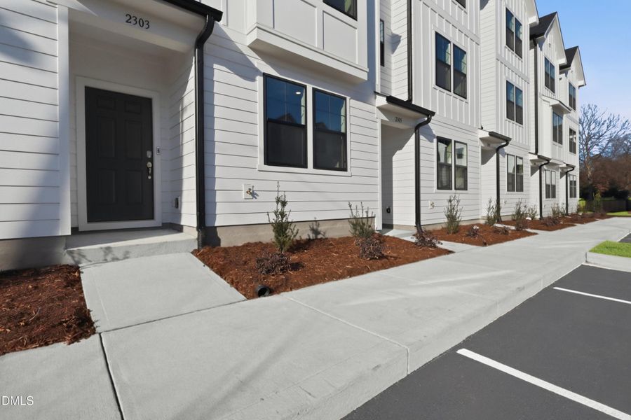 SUN_ElmGrove_Pic_Jackson_QMI_22_Front_3o