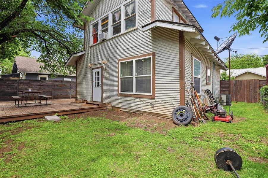 Exterior details and patio area of a home in , Cleburne (Image 18).