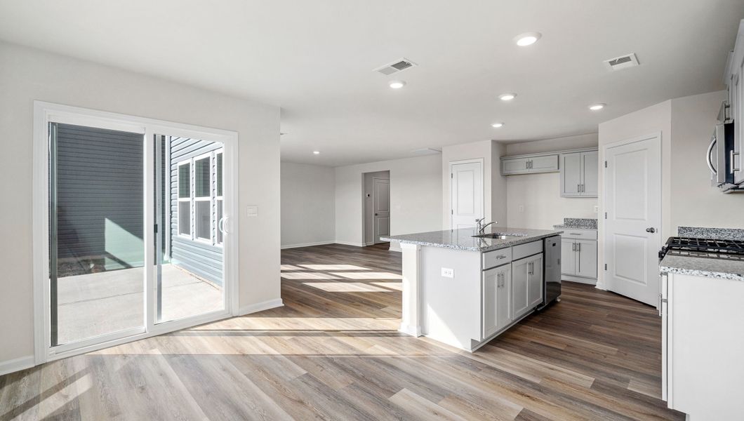 Spacious, unfurnished interior of a new home in Baxter Village, Boiling Springs (Image 18).