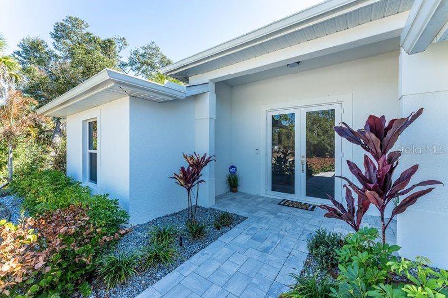 Exterior details and patio area of a home in , Port Charlotte (Image 25).