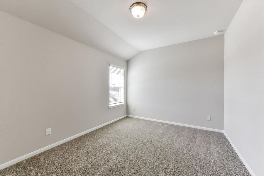 Spacious, unfurnished interior of a new home in Sunrise Cove, Texas City (Image 30).