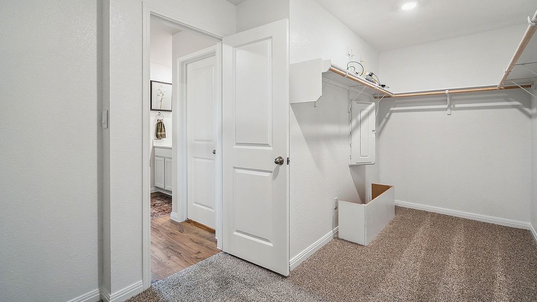 Spacious, unfurnished interior of a new home in Thunder Rock, Marble Falls (Image 20).