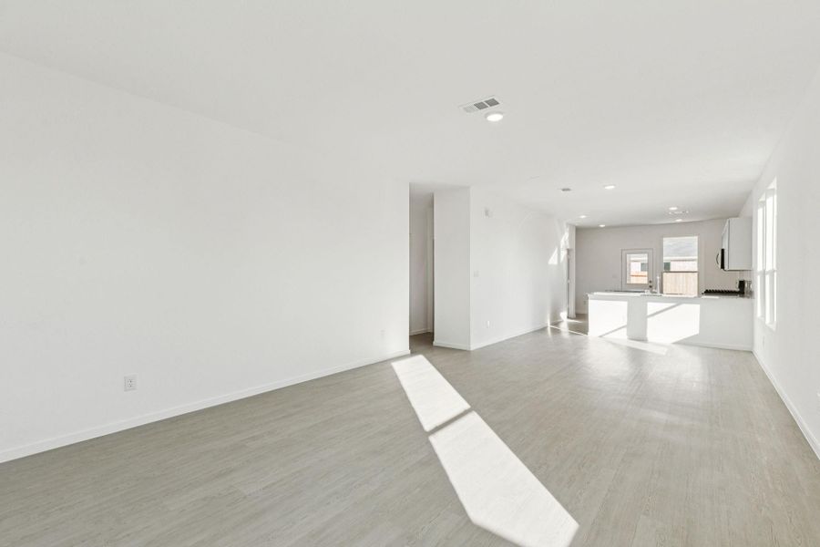 Spacious, unfurnished interior of a new home in Montgomery Bend, Montgomery (Image 17).