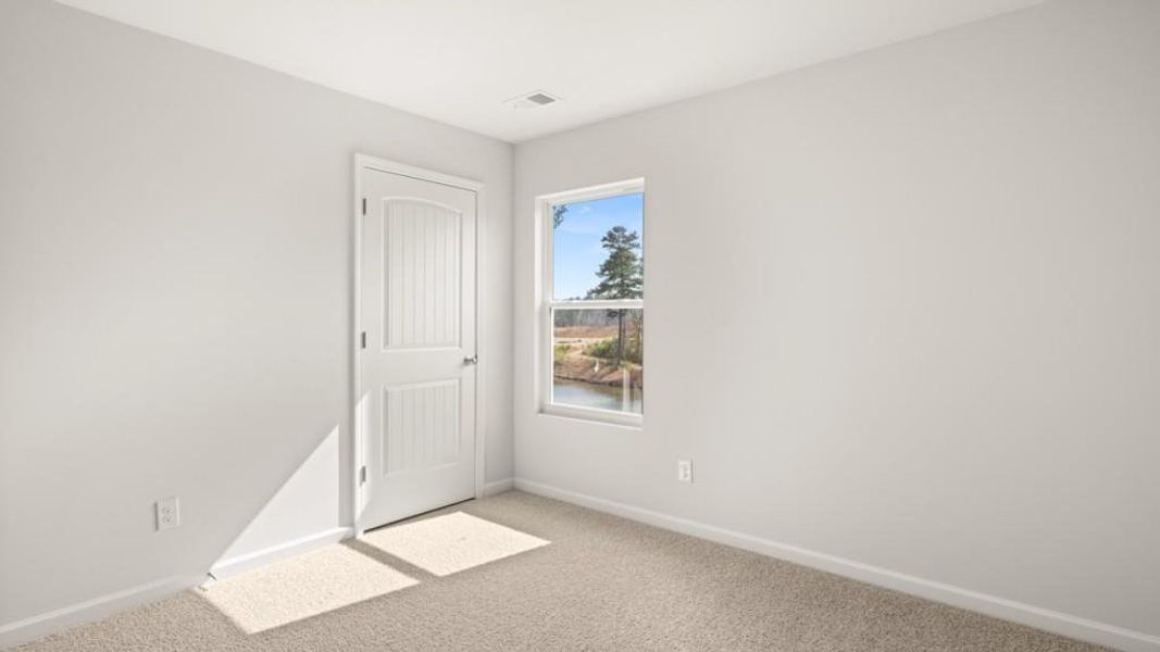 Spacious, unfurnished interior of a new home in Thompson Ridge, Dallas (Image 22).