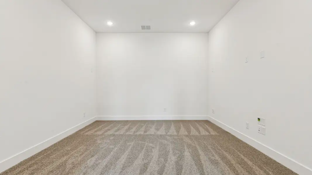 Spacious, unfurnished interior of a new home in Eliana, McKinney (Image 27).