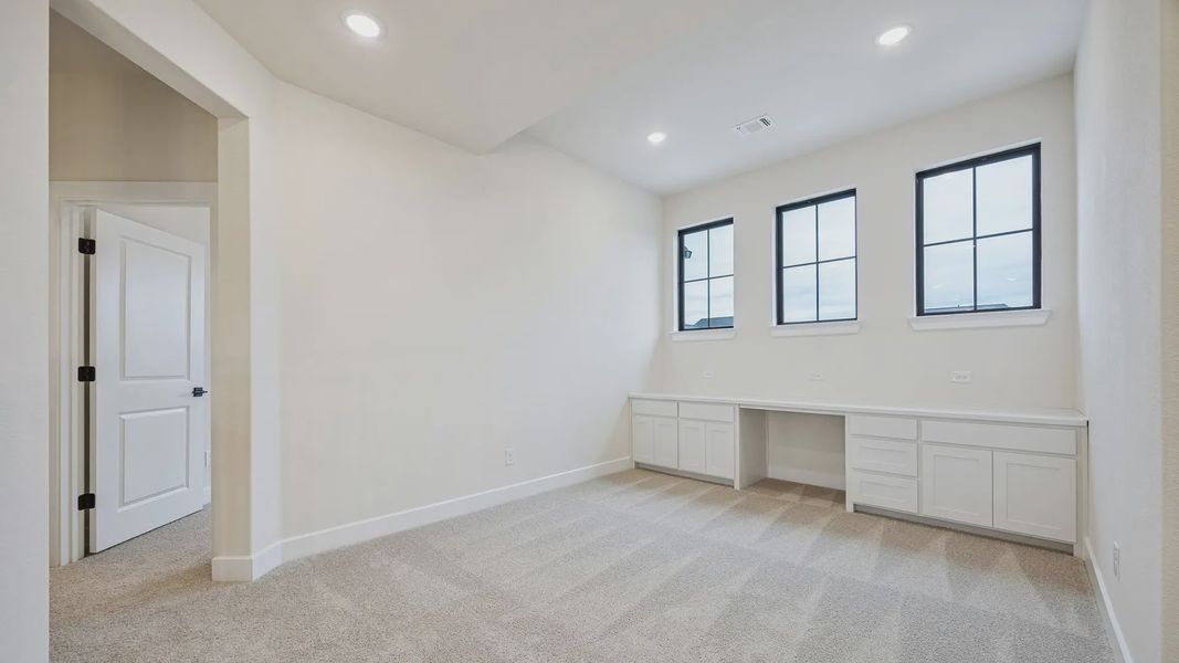 Representative unfurnished interior of a home built from the Lakewood by Chesmar Homes in Attwater 65's, Waller (Image 27).