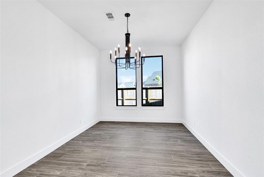 Spacious, unfurnished interior of a new home in Cross Creek West, Fulshear (Image 20).