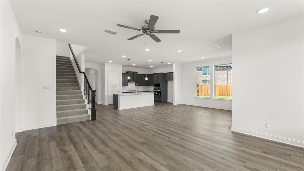 12. 776 Tawny Turn - Family (2) 12. 776 Tawny Turn - Family (2)