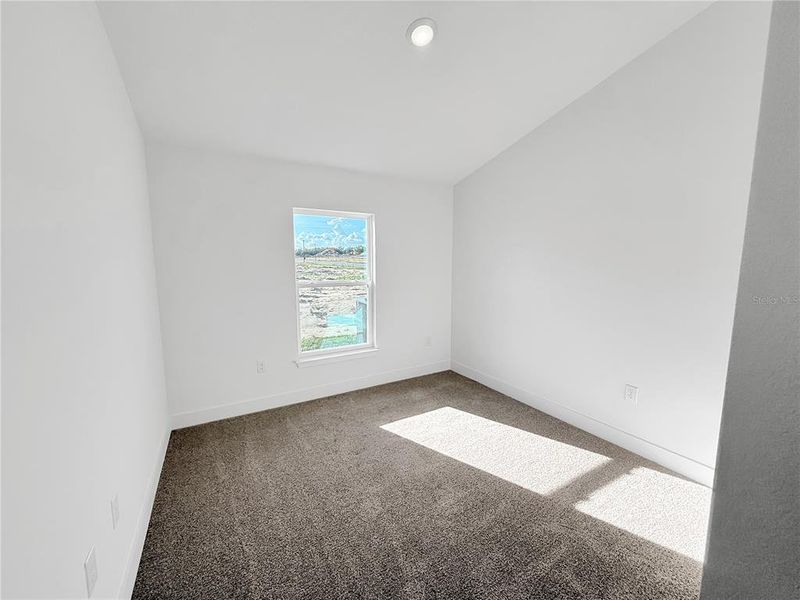 Spacious, unfurnished interior of a new home in Arbor Park, Leesburg (Image 11).