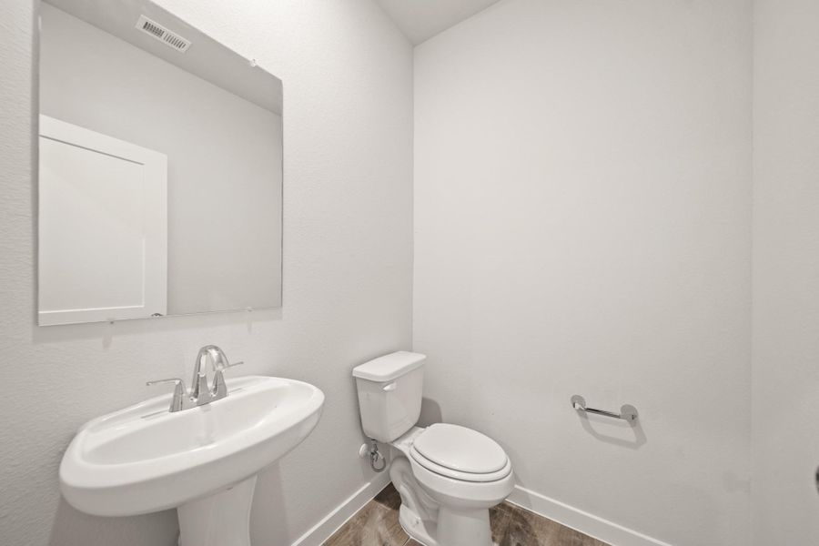 Furnished interior view inside a new home in Lago Mar, Texas City (Image 10).