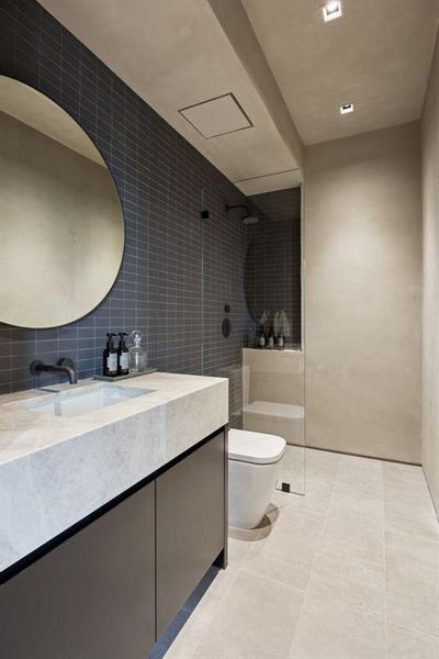 Furnished interior view inside a new home in , Fort Worth (Image 9).