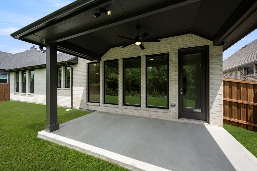 Exterior details and patio area of a home in Redden Farms - Phase 1, Midlothian (Image 3).