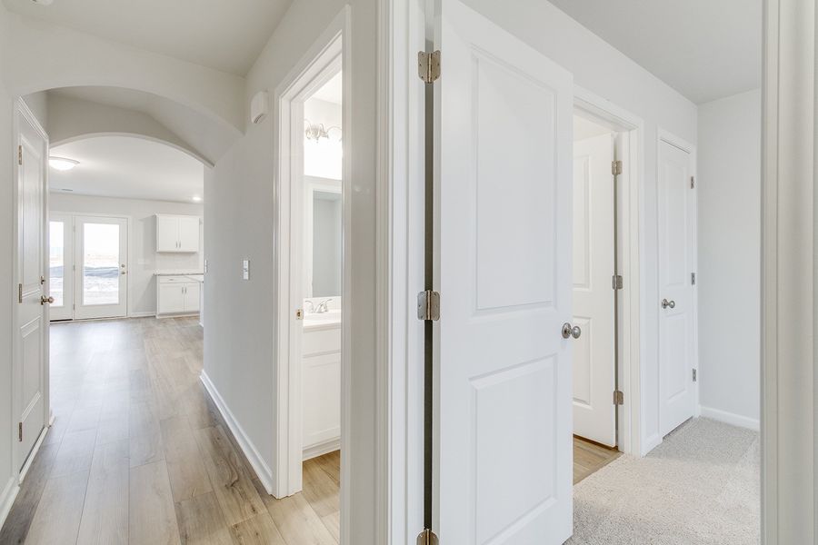 Spacious, unfurnished interior of a new home in Winston Point, Gilbert (Image 13).