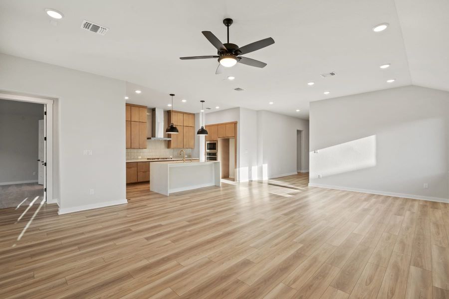 Spacious, unfurnished interior of a new home in Lariat, Liberty Hill (Image 27).