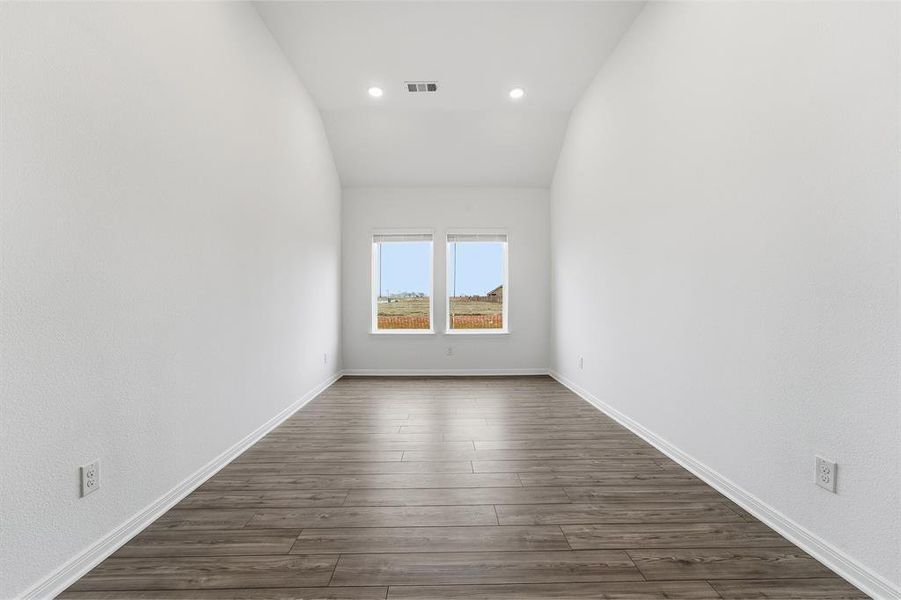Spacious, unfurnished interior of a new home in Saddlebrook Estates, Waxahachie (Image 12).