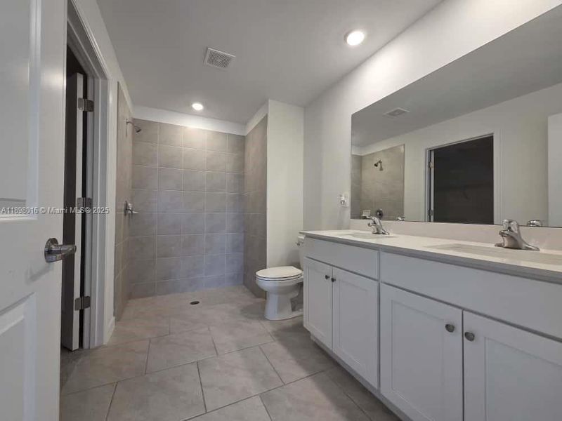 Furnished interior view inside a new home in , Lehigh Acres (Image 6). Furnished interior view inside a new home in , Lehigh Acres (Image 6).