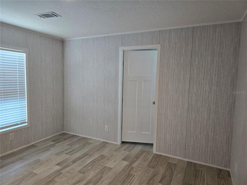 Spacious, unfurnished interior of a new home in , Englewood (Image 15).