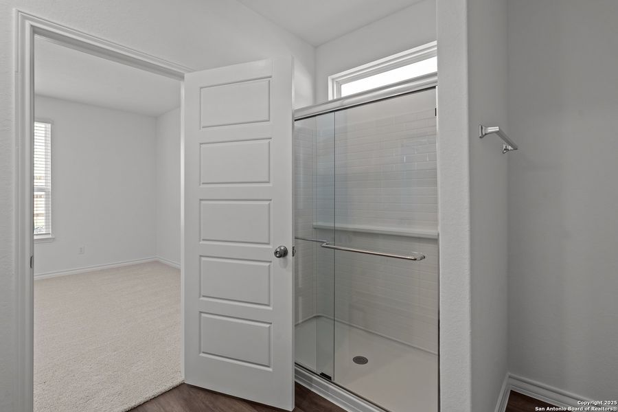 Spacious, unfurnished interior of a new home in Horizon Ridge, San Antonio (Image 24).