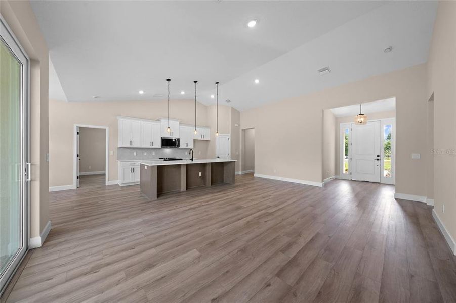 Spacious, unfurnished interior of a new home in , Kissimmee (Image 15).