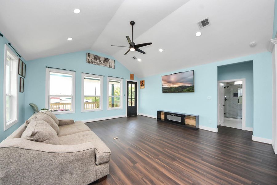 Spacious, unfurnished interior of a new home in , Dickinson (Image 19).