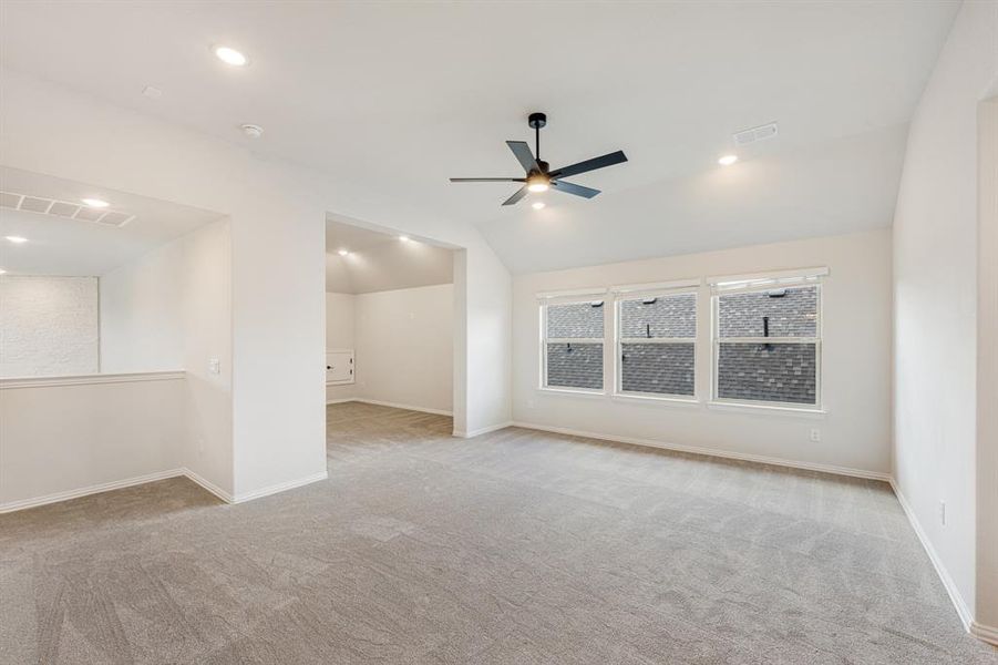Spacious, unfurnished interior of a new home in Eagle Glen 50, Alvarado (Image 31). Spacious, unfurnished interior of a new home in Eagle Glen 50, Alvarado (Image 31).
