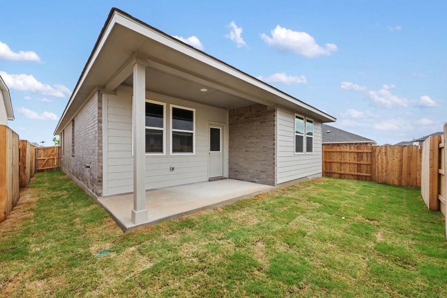 Exterior details and patio area of a home in La Cima, San Marcos (Image 19).