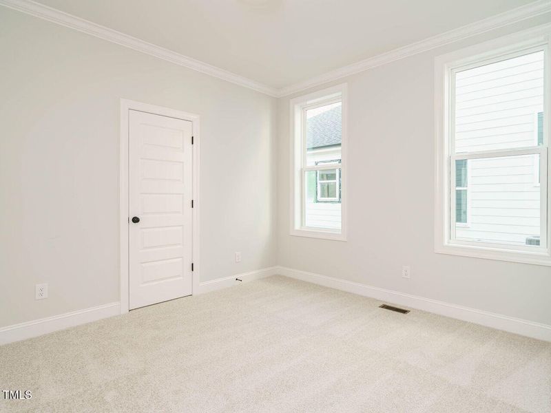 017-1280x960-guest-bedroom