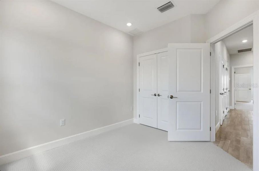 Spacious, unfurnished interior of a new home in Seahaven, Punta Gorda (Image 15).