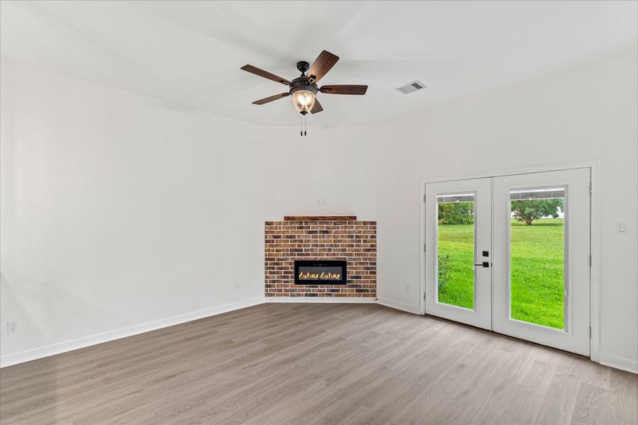 Spacious, unfurnished interior of a new home in , Willis (Image 12).