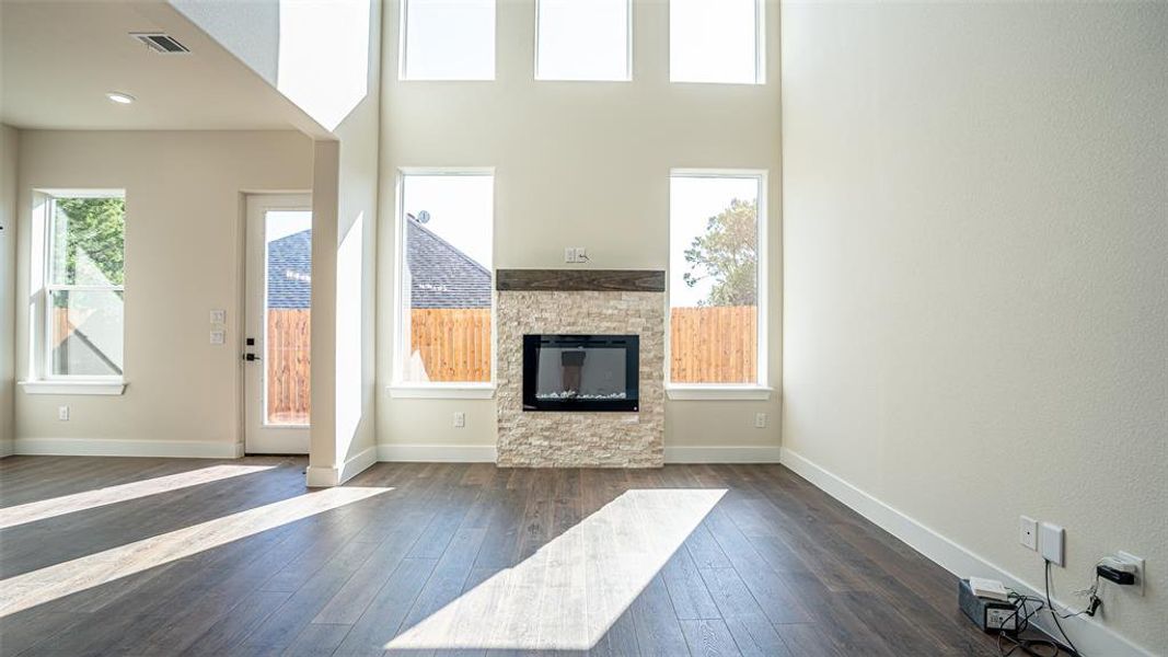 Spacious, unfurnished interior of a new home in , Granbury (Image 25).